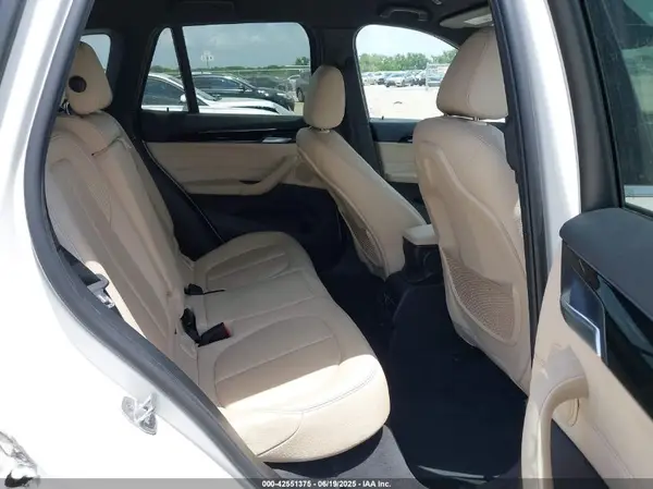 WBXHU7C39J5H39528 2018 BMW X1 - Image 8