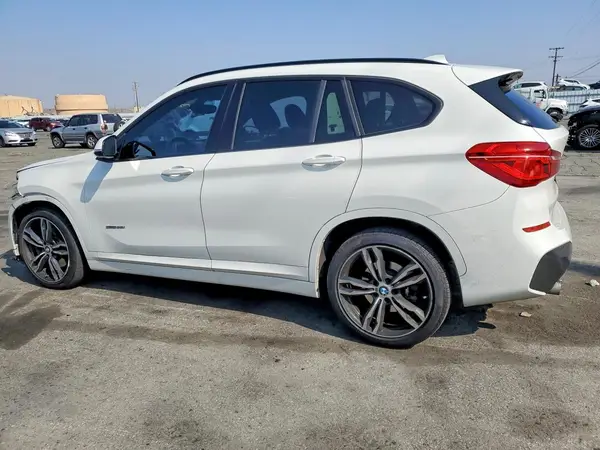 WBXHU7C39J5H39769 2018 BMW X1 - Image 2