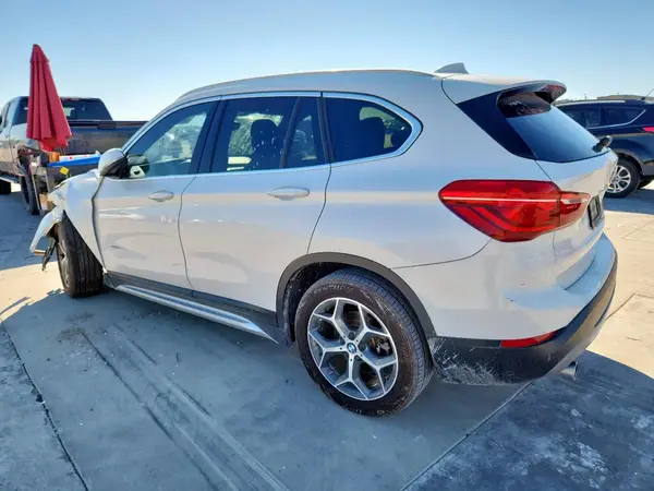 WBXHU7C39J5H40498 2018 BMW X1 - Image 2