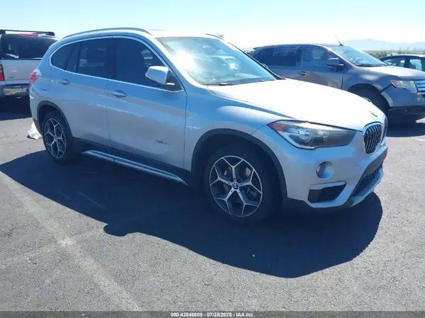 WBXHU7C39J5H40985 2018 BMW X1 - Image 1