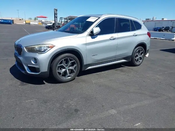 WBXHU7C39J5H40985 2018 BMW X1 - Image 2