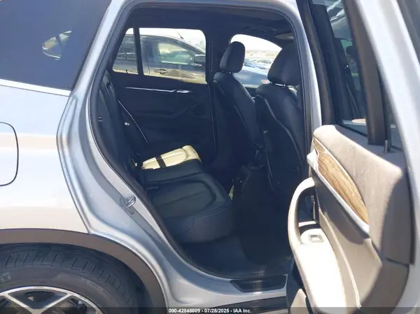 WBXHU7C39J5H40985 2018 BMW X1 - Image 8