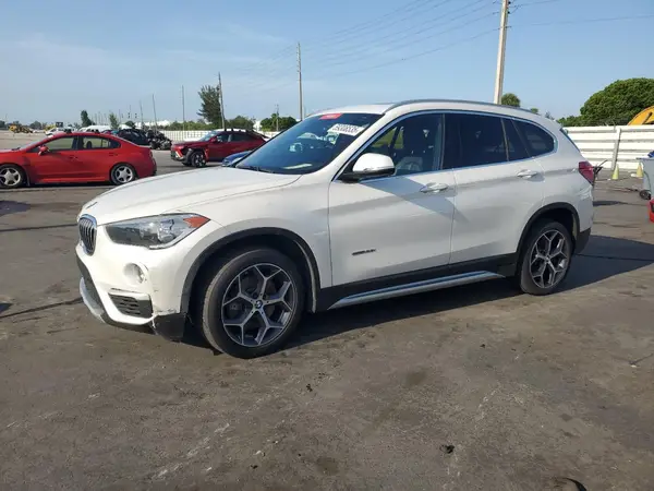 WBXHU7C39J5H42980 2018 BMW X1 - Image 1