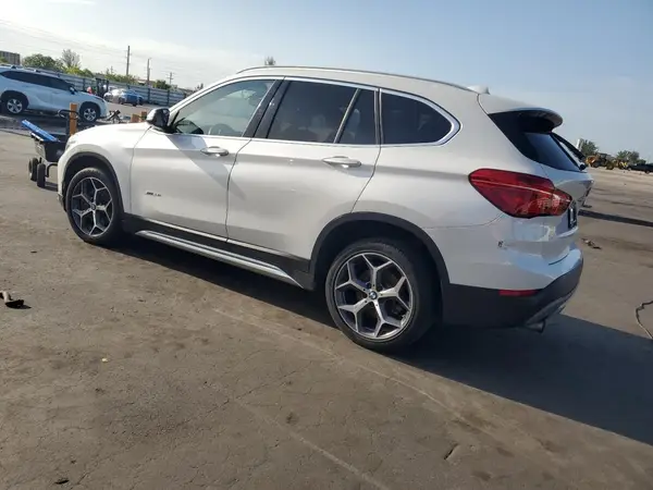WBXHU7C39J5H42980 2018 BMW X1 - Image 2
