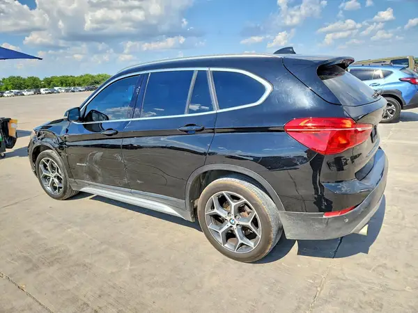 WBXHU7C39J5H44227 2018 BMW X1 - Image 2