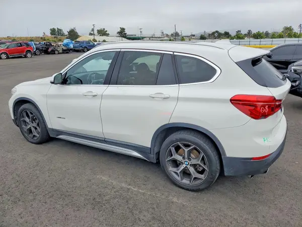 WBXHU7C39J5H45894 2018 BMW X1 - Image 2
