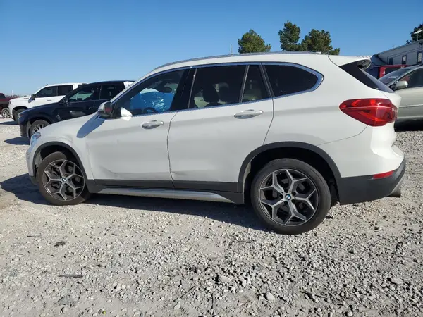 WBXHU7C39J5L06420 2018 BMW X1 - Image 2
