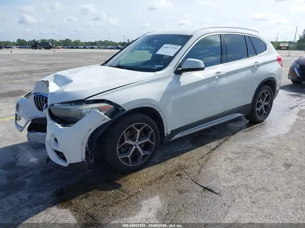 WBXHU7C39J5L07258 2018 BMW X1 - Image 2