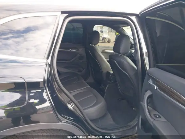WBXHU7C3XHP924635 2017 BMW X1 - Image 8