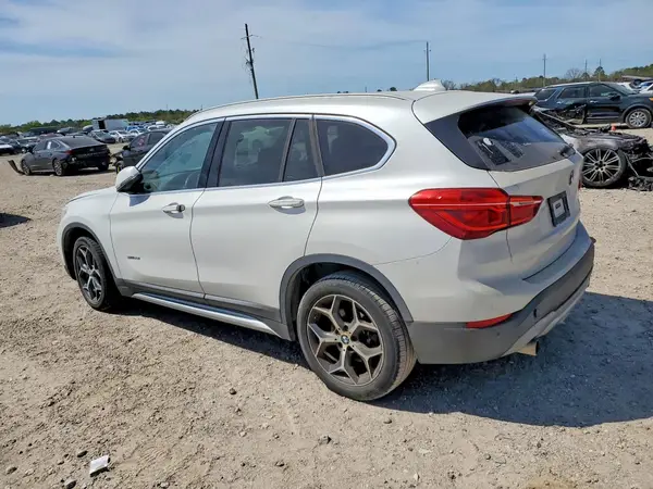 WBXHU7C3XJ5H40087 2018 BMW X1 - Image 2
