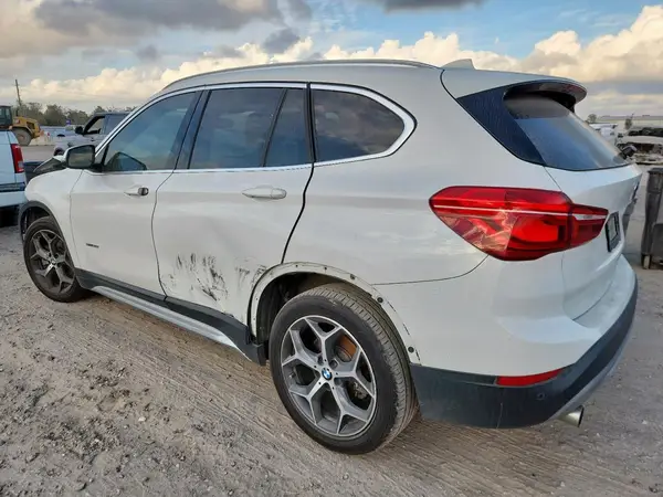 WBXHU7C3XJ5H40168 2018 BMW X1 - Image 2