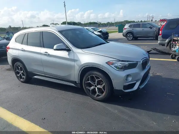 WBXHU7C3XJ5L09617 2018 BMW X1 - Image 1