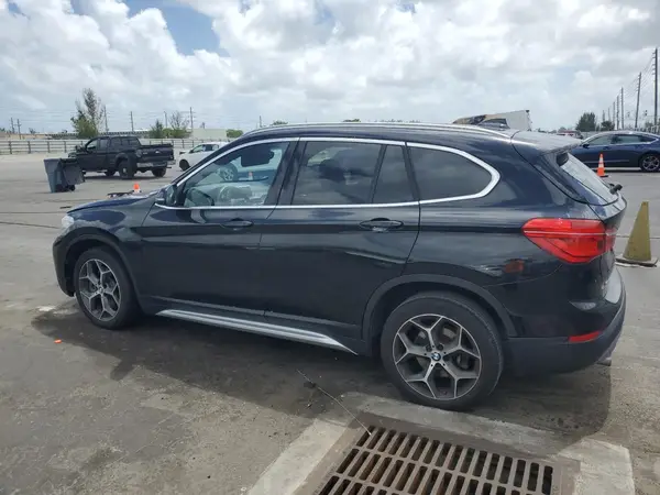 WBXHU7C50K3H45359 2019 BMW X1 - Image 2