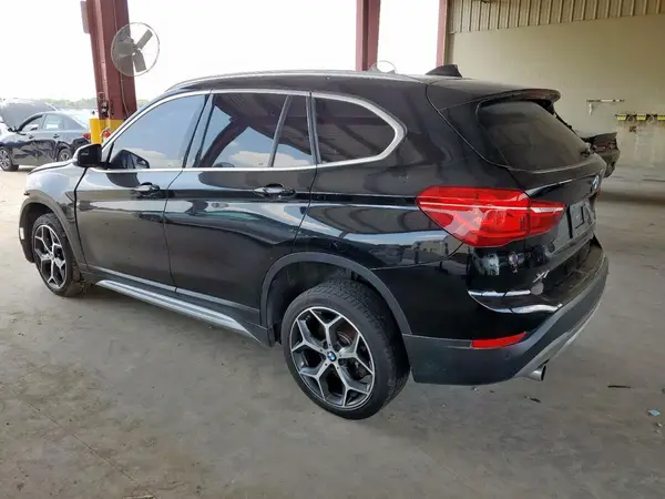WBXHU7C50K5N53361 2019 BMW X1 - Image 2