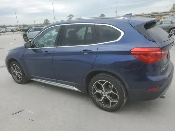 WBXHU7C51K5L09878 2019 BMW X1 - Image 2