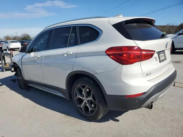 WBXHU7C51K5L10190 2019 BMW X1 - Image 2