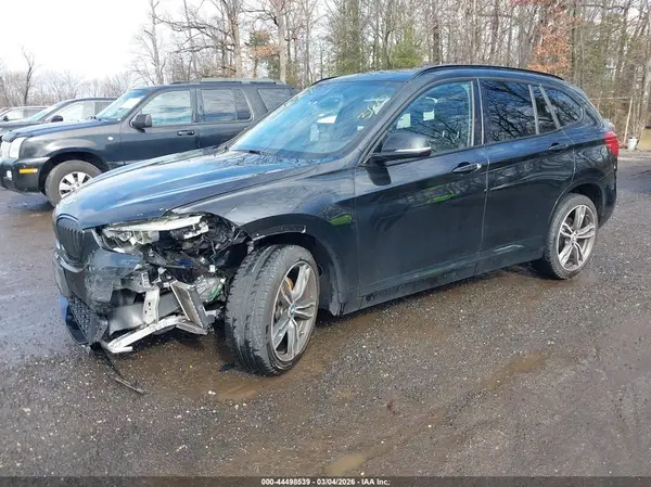WBXHU7C52K3H45038 2019 BMW X1 - Image 2