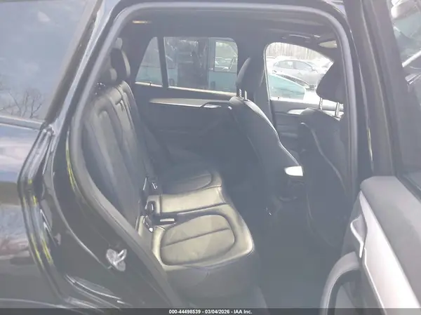 WBXHU7C52K3H45038 2019 BMW X1 - Image 8