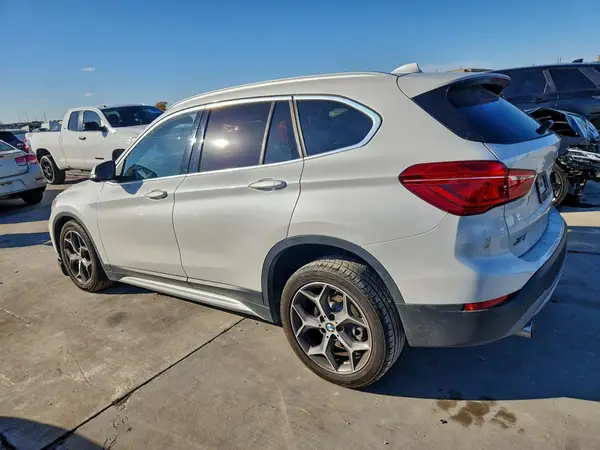 WBXHU7C52K5L10313 2019 BMW X1 - Image 2