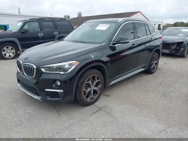 WBXHU7C52K5L11400 2019 BMW X1 - Image 2