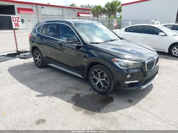 WBXHU7C52K5L11851 2019 BMW X1 - Image 1
