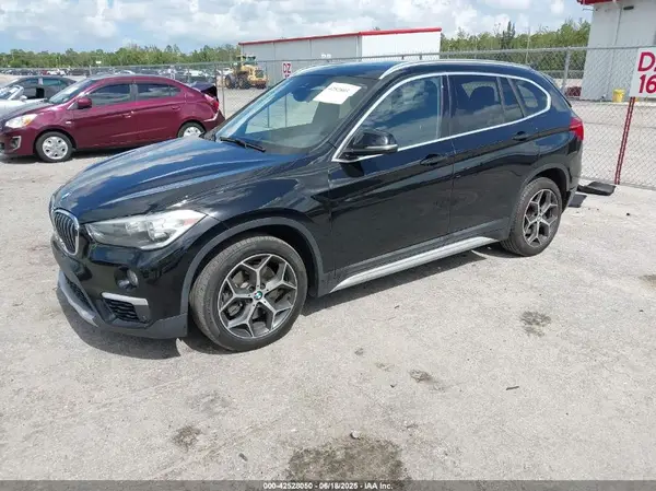 WBXHU7C52K5L11851 2019 BMW X1 - Image 2