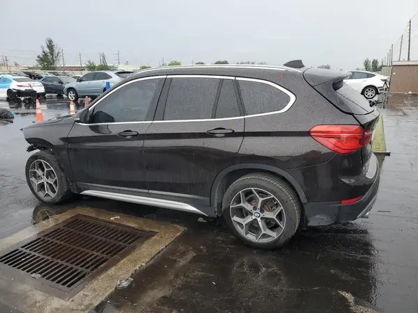 WBXHU7C53K3H44786 2019 BMW X1 - Image 2