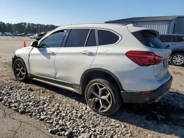 WBXHU7C53K3H45694 2019 BMW X1 - Image 2