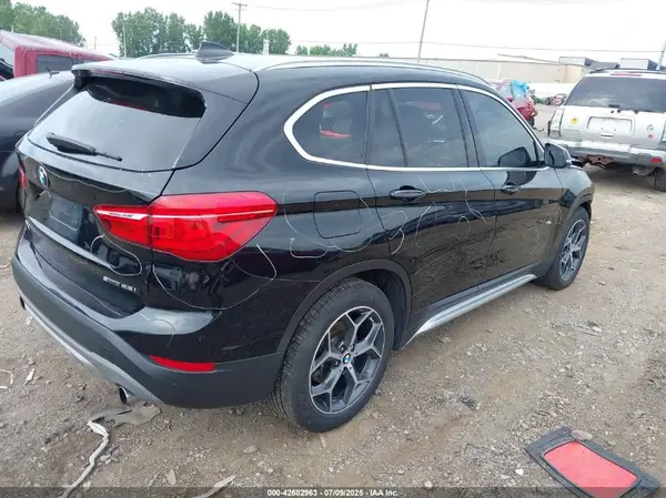 WBXHU7C53K5L10126 2019 BMW X1 - Image 2