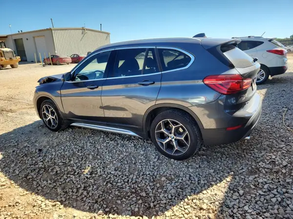 WBXHU7C53K5L10417 2019 BMW X1 - Image 2