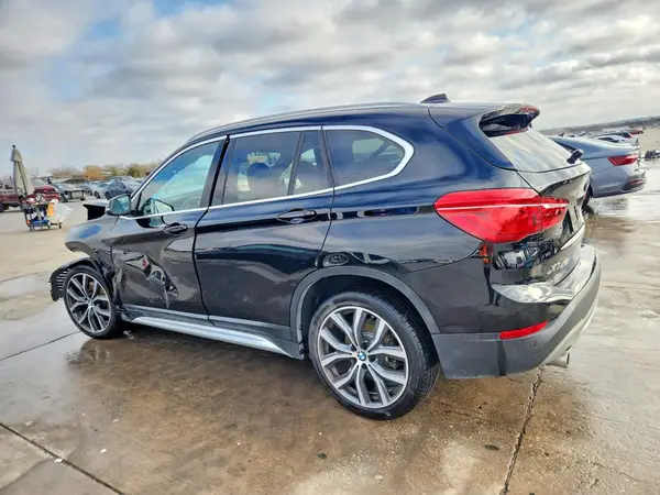 WBXHU7C53K5L10613 2019 BMW X1 - Image 2