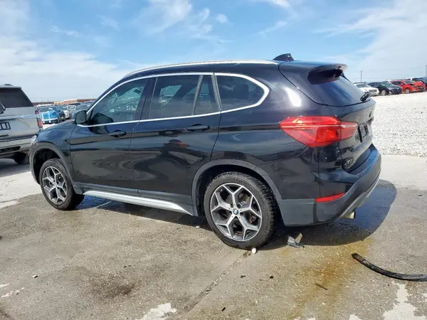 WBXHU7C54K3H44618 2019 BMW X1 - Image 2