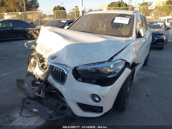 WBXHU7C54K3H45462 2019 BMW X1 - Image 2