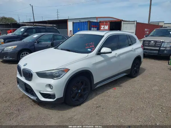 WBXHU7C54K5L10880 2019 BMW X1 - Image 2