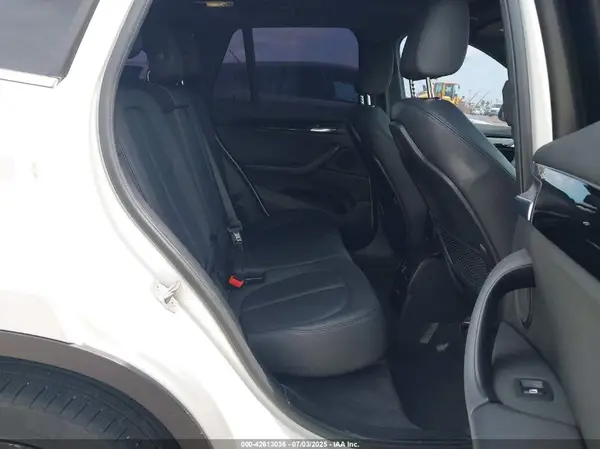 WBXHU7C54K5L10880 2019 BMW X1 - Image 8