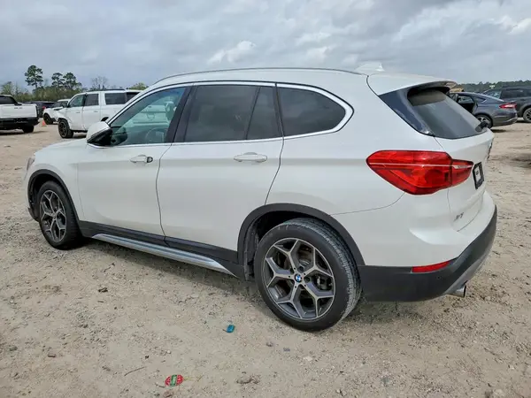 WBXHU7C55K3H44403 2019 BMW X1 - Image 2