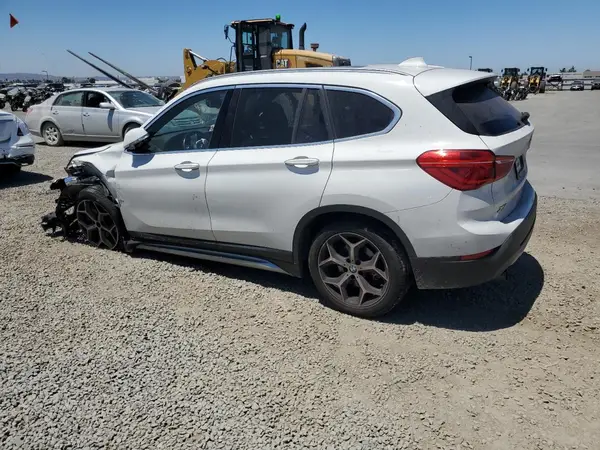 WBXHU7C55K3H44773 2019 BMW X1 - Image 2