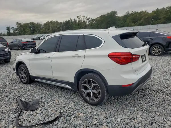 WBXHU7C55K3H46569 2019 BMW X1 - Image 2