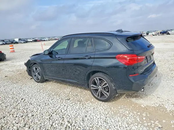 WBXHU7C55K5L10483 2019 BMW X1 - Image 2