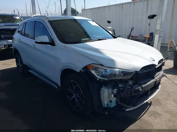 WBXHU7C55K5L11357 2019 BMW X1 - Image 1