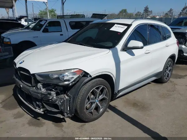 WBXHU7C55K5L11357 2019 BMW X1 - Image 2