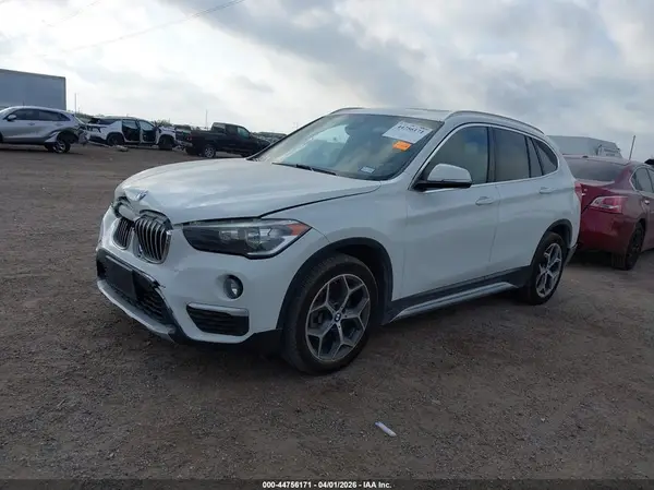 WBXHU7C55K5N47281 2019 BMW X1 - Image 2