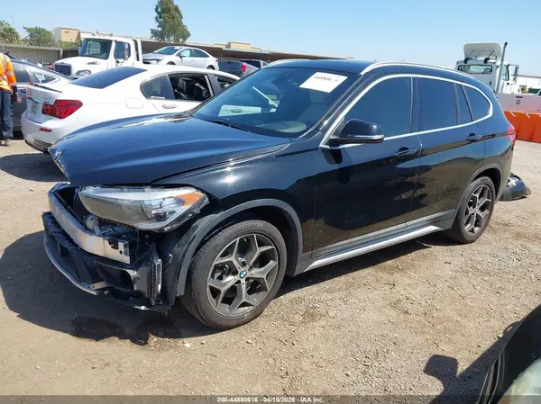 WBXHU7C56K3H44216 2019 BMW X1 - Image 2