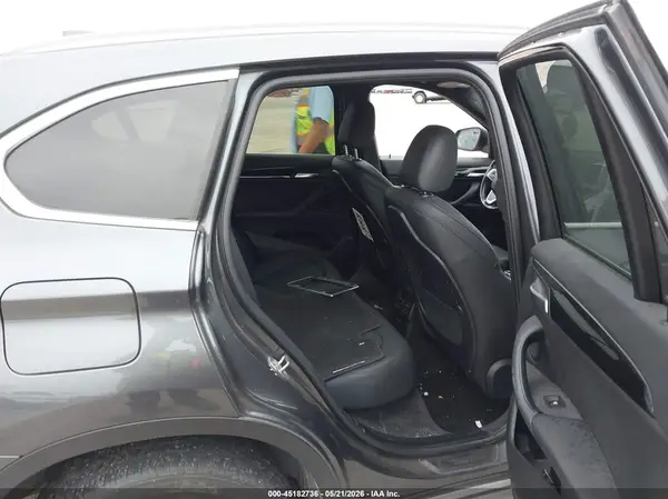 WBXHU7C56K5L09990 2019 BMW X1 - Image 8