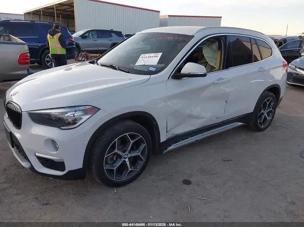 WBXHU7C56K5L10010 2019 BMW X1 - Image 2