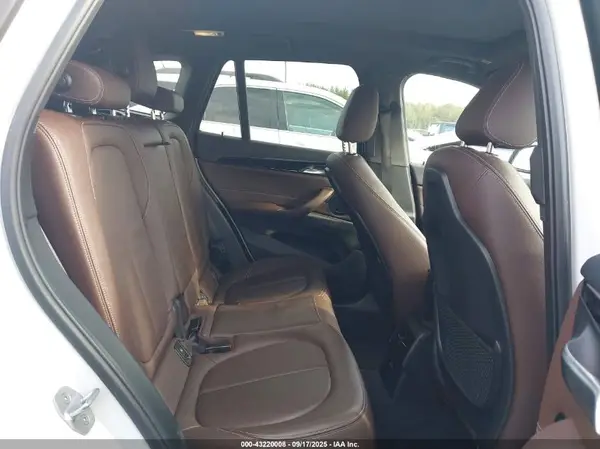 WBXHU7C57K3H44600 2019 BMW X1 - Image 8