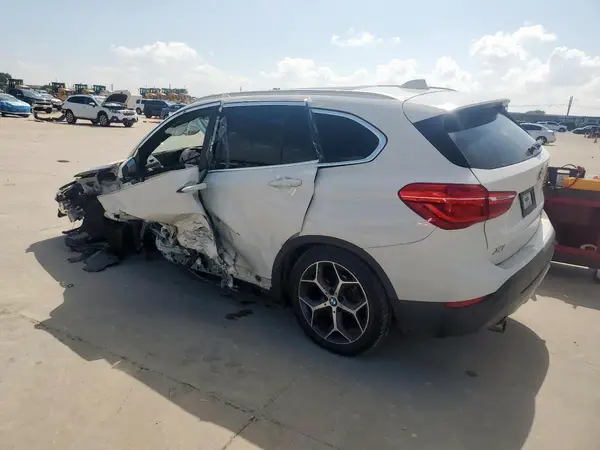 WBXHU7C57K3H45424 2019 BMW X1 - Image 2