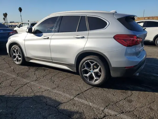 WBXHU7C57K3H46119 2019 BMW X1 - Image 2