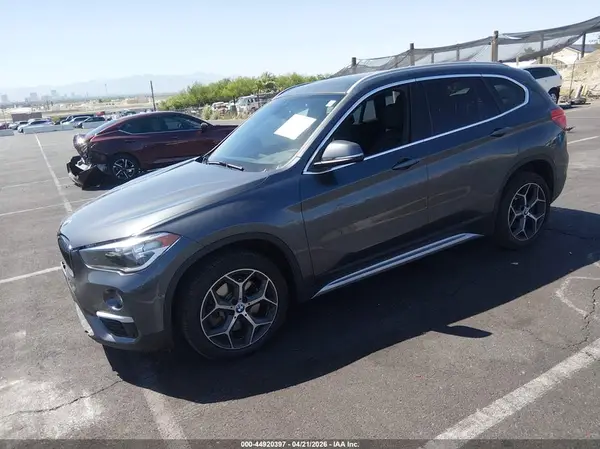 WBXHU7C57K3H46332 2019 BMW X1 - Image 2