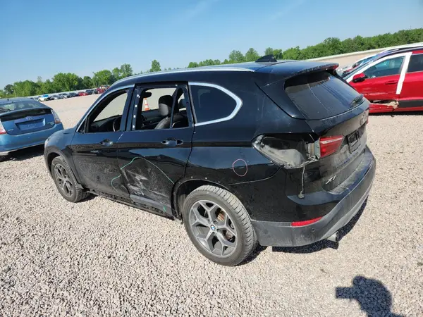 WBXHU7C57K3H46363 2019 BMW X1 - Image 2